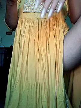 Snapshot of Priya_Bong chatting on November 5, 2025, 7:44 am Priya Bong online show from November 5, 2025, 7:44 am