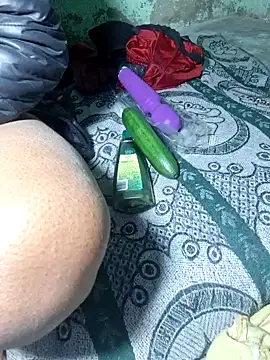 Snapshot of Priya_Bong chatting on February 5, 2026, 3:13 am Priya Bong online show from February 5, 2026, 3:13 am