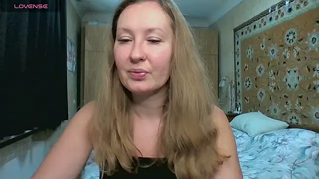 AnnaXLovers online show from August 3, 2026, 8:44 am