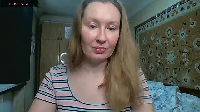 AnnaXLovers online show from April 8, 2026, 9:11 am