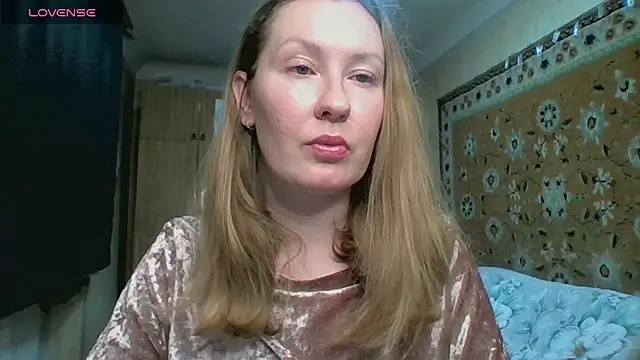 AnnaXLovers online show from February 13, 2026, 1:44 pm