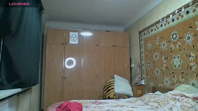 AnnaXLovers online show from November 13, 2025, 3:49 pm