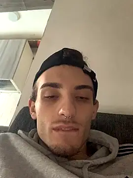 Snapshot of LaMaterialista chatting on October 19, 2025, 3:15 pm LaMaterialista online show from October 19, 2025, 3:15 pm