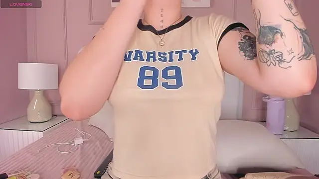 Snapshot of Danee_19_ chatting on December 18, 2025, 10:19 am Danee 19 online show from December 18, 2025, 10:19 am