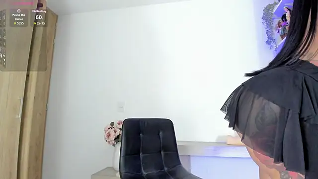 Snapshot of khloelatin chatting on October 4, 2025, 10:22 pm khloelatin online show from October 4, 2025, 10:22 pm