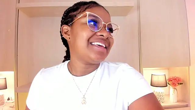 Snapshot of tamaraa_smiith chatting on November 1, 2025, 7:41 pm tamaraa smiith online show from November 1, 2025, 7:41 pm