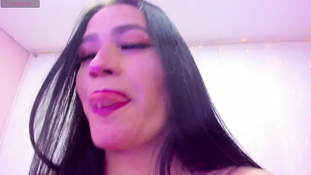 chica Hetfield online show from January 4, 2025, 3:07 pm