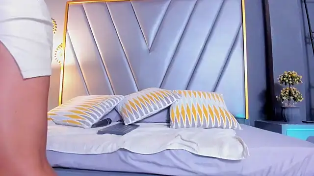 BrendaAdams  online show from February 23, 2026, 11:11 am