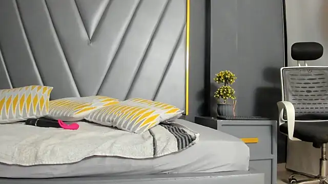 BrendaAdams  online show from March 20, 2026, 10:38 am