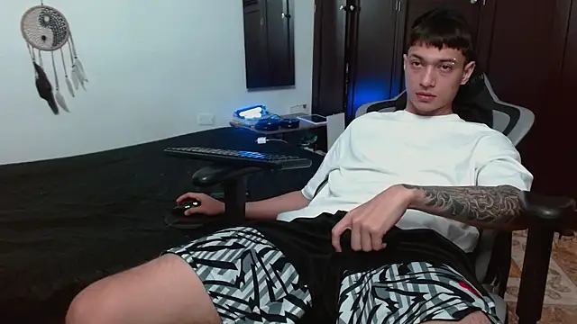 aaron blug online show from October 19, 2025, 2:14 am