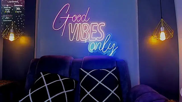 Snapshot of LOLIITA__LOVE chatting on October 15, 2025, 5:32 pm LOLIITA  LOVE online show from October 15, 2025, 5:32 pm