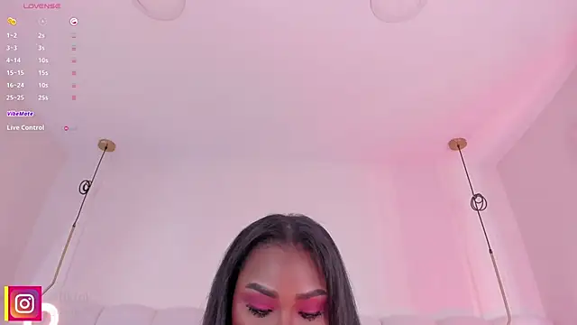 Snapshot of _huge_boobs_ebony chatting on October 21, 2025, 8:19 pm  huge boobs ebony online show from October 21, 2025, 8:19 pm