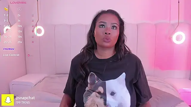 Snapshot of _huge_boobs_ebony chatting on October 1, 2025, 7:29 pm  huge boobs ebony online show from October 1, 2025, 7:29 pm