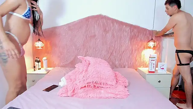 Snapshot of Derek_and_Skarlet chatting on October 28, 2025, 7:24 pm Derek and Skarlet online show from October 28, 2025, 7:24 pm