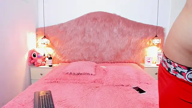 Derek and Skarlet online show from January 10, 2026, 4:02 pm