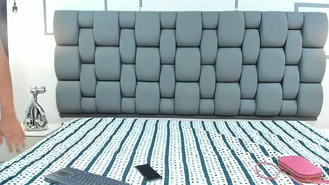 Snapshot of Derek_and_Skarlet chatting on September 18, 2025, 3:26 pm Derek and Skarlet online show from September 18, 2025, 3:26 pm