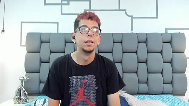 Snapshot of Derek_and_Skarlet chatting on September 16, 2025, 3:02 pm Derek and Skarlet online show from September 16, 2025, 3:02 pm