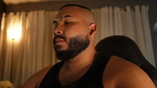 DilanJonnes  online show from September 22, 2025, 11:22 pm