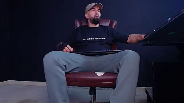 Snapshot of JackEthann chatting on October 24, 2025, 5:17 am JackEthann online show from October 24, 2025, 5:17 am