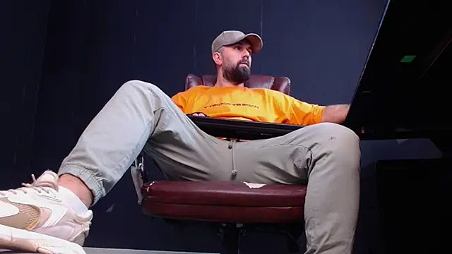 Snapshot of JackEthann chatting on October 21, 2025, 4:23 am JackEthann online show from October 21, 2025, 4:23 am