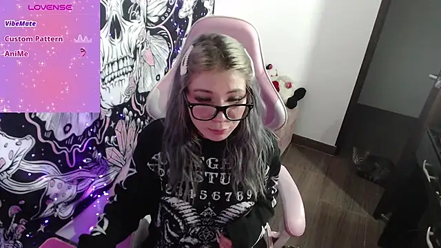 Snapshot of GamerCarrie chatting on February 20, 2025, 11:54 pm GamerCarrie online show from February 20, 2025, 11:54 pm