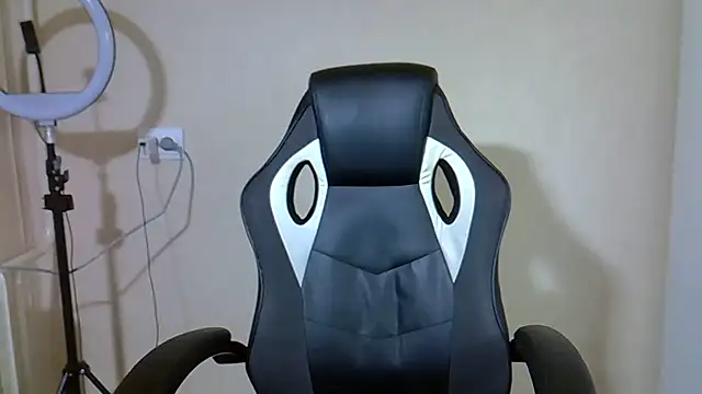 Snapshot of NkPulse chatting on September 28, 2025, 9:33 pm NkPulse online show from September 28, 2025, 9:33 pm