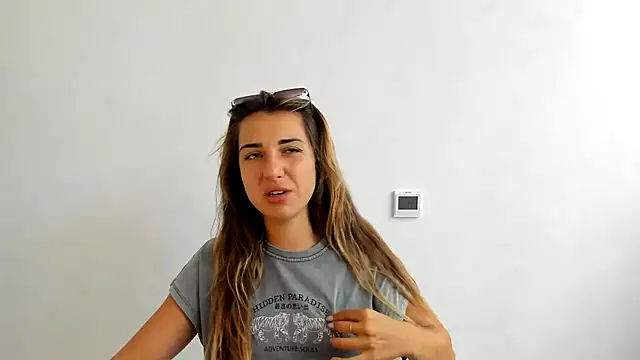 Snapshot of Summmmersky chatting on September 22, 2025, 10:21 am Summmmersky online show from September 22, 2025, 10:21 am