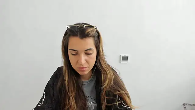 Snapshot of Summmmersky chatting on November 1, 2025, 8:52 am Summmmersky online show from November 1, 2025, 8:52 am