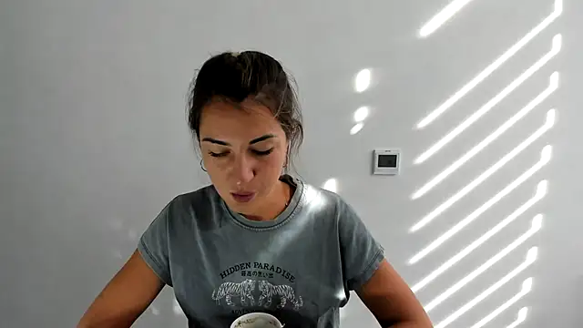 Snapshot of Summmmersky chatting on September 18, 2025, 6:49 am Summmmersky online show from September 18, 2025, 6:49 am