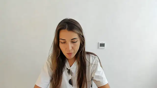 Snapshot of Summmmersky chatting on October 5, 2025, 9:55 am Summmmersky online show from October 5, 2025, 9:55 am