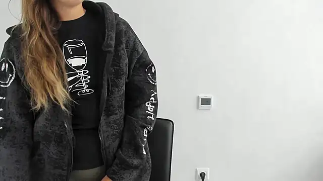 Snapshot of Summmmersky chatting on October 3, 2025, 8:38 am Summmmersky online show from October 3, 2025, 8:38 am