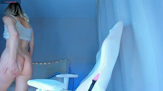 Snapshot of JennyWoody chatting on October 23, 2025, 4:27 pm JennyWoody online show from October 23, 2025, 4:27 pm