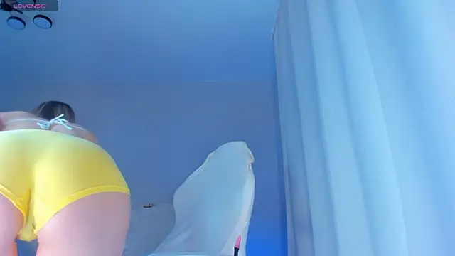 Snapshot of JennyWoody chatting on October 15, 2025, 4:26 pm JennyWoody online show from October 15, 2025, 4:26 pm