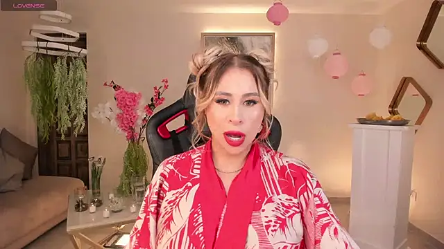 KylieCooper online show from September 12, 2025, 1:44 pm