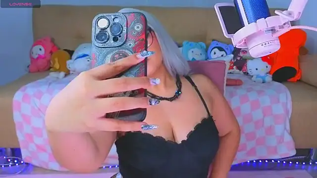 Snapshot of AnngelaSkye chatting on October 5, 2025, 12:23 am AnngelaSkye online show from October 5, 2025, 12:23 am