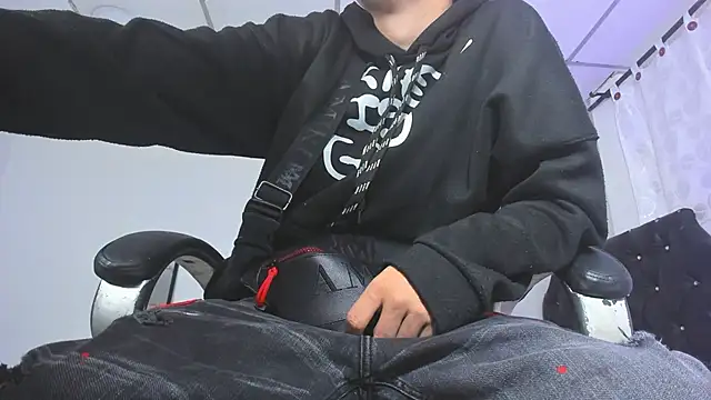 Snapshot of FrannBoy chatting on January 15, 2026, 3:43 am FrannBoy online show from January 15, 2026, 3:43 am