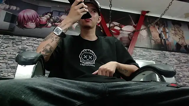 Snapshot of FrannBoy chatting on February 8, 2025, 8:10 pm FrannBoy online show from February 8, 2025, 8:10 pm