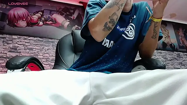 Snapshot of FrannBoy chatting on February 14, 2025, 7:23 pm FrannBoy online show from February 14, 2025, 7:23 pm