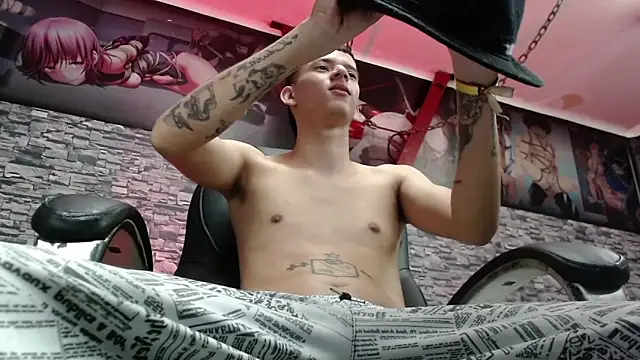 Snapshot of FrannBoy chatting on February 17, 2025, 7:44 pm FrannBoy online show from February 17, 2025, 7:44 pm