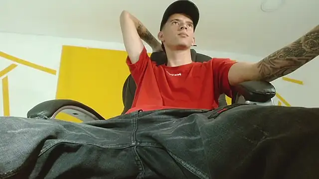 Snapshot of FrannBoy chatting on March 1, 2025, 1:00 am FrannBoy online show from March 1, 2025, 1:00 am