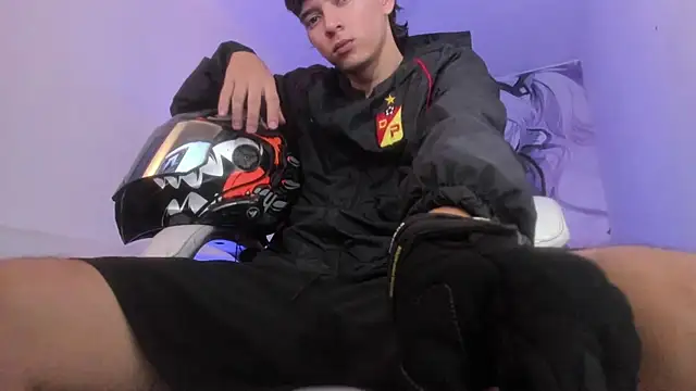 Snapshot of FrannBoy chatting on February 3, 2026, 3:15 am FrannBoy online show from February 3, 2026, 3:15 am