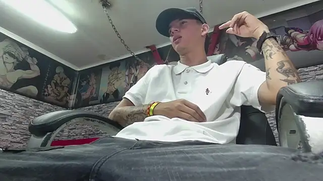 Snapshot of FrannBoy chatting on March 19, 2025, 7:38 pm FrannBoy online show from March 19, 2025, 7:38 pm