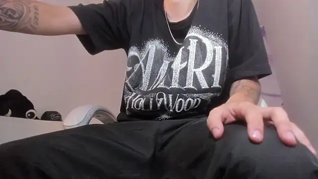 Snapshot of FrannBoy chatting on February 16, 2026, 4:11 am FrannBoy online show from February 16, 2026, 4:11 am