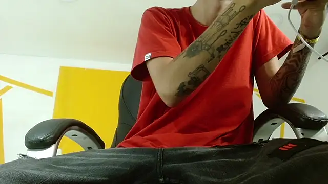 Snapshot of FrannBoy chatting on February 28, 2025, 6:31 pm FrannBoy online show from February 28, 2025, 6:31 pm