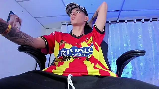 Snapshot of FrannBoy chatting on March 14, 2025, 11:00 pm FrannBoy online show from March 14, 2025, 11:00 pm