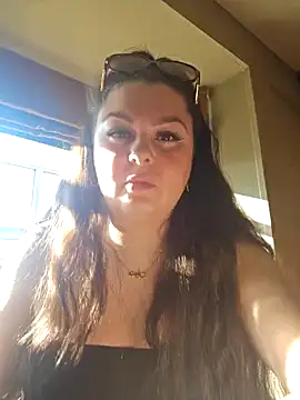 Snapshot of Britishbella chatting on February 28, 2025, 3:15 pm Britishbella online show from February 28, 2025, 3:15 pm