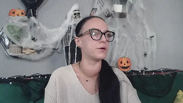 IzabelllNoir online show from October 28, 2025, 5:29 am