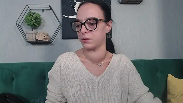 IzabelllNoir online show from October 7, 2025, 7:20 am