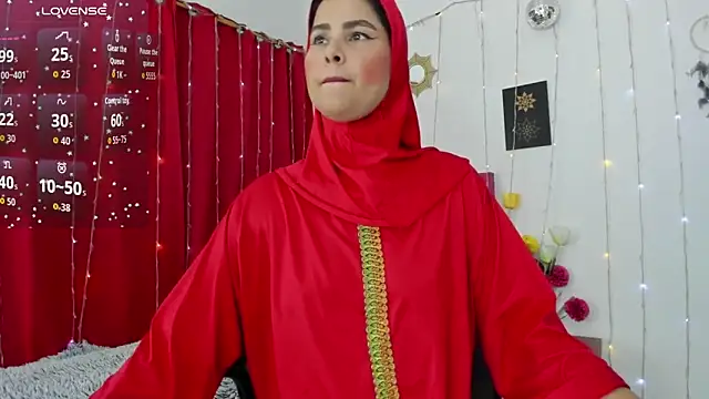 Snapshot of AishaAmin_ chatting on October 1, 2025, 12:20 pm AishaAmin  online show from October 1, 2025, 12:20 pm