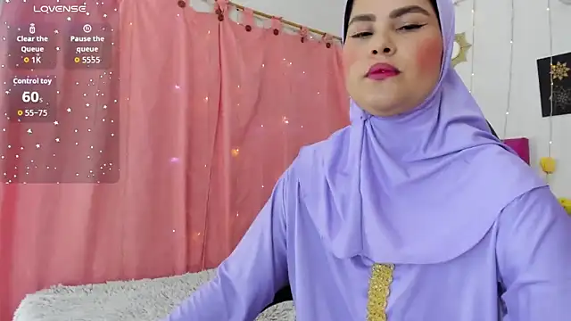 Snapshot of AishaAmin_ chatting on September 30, 2025, 12:11 pm AishaAmin  online show from September 30, 2025, 12:11 pm